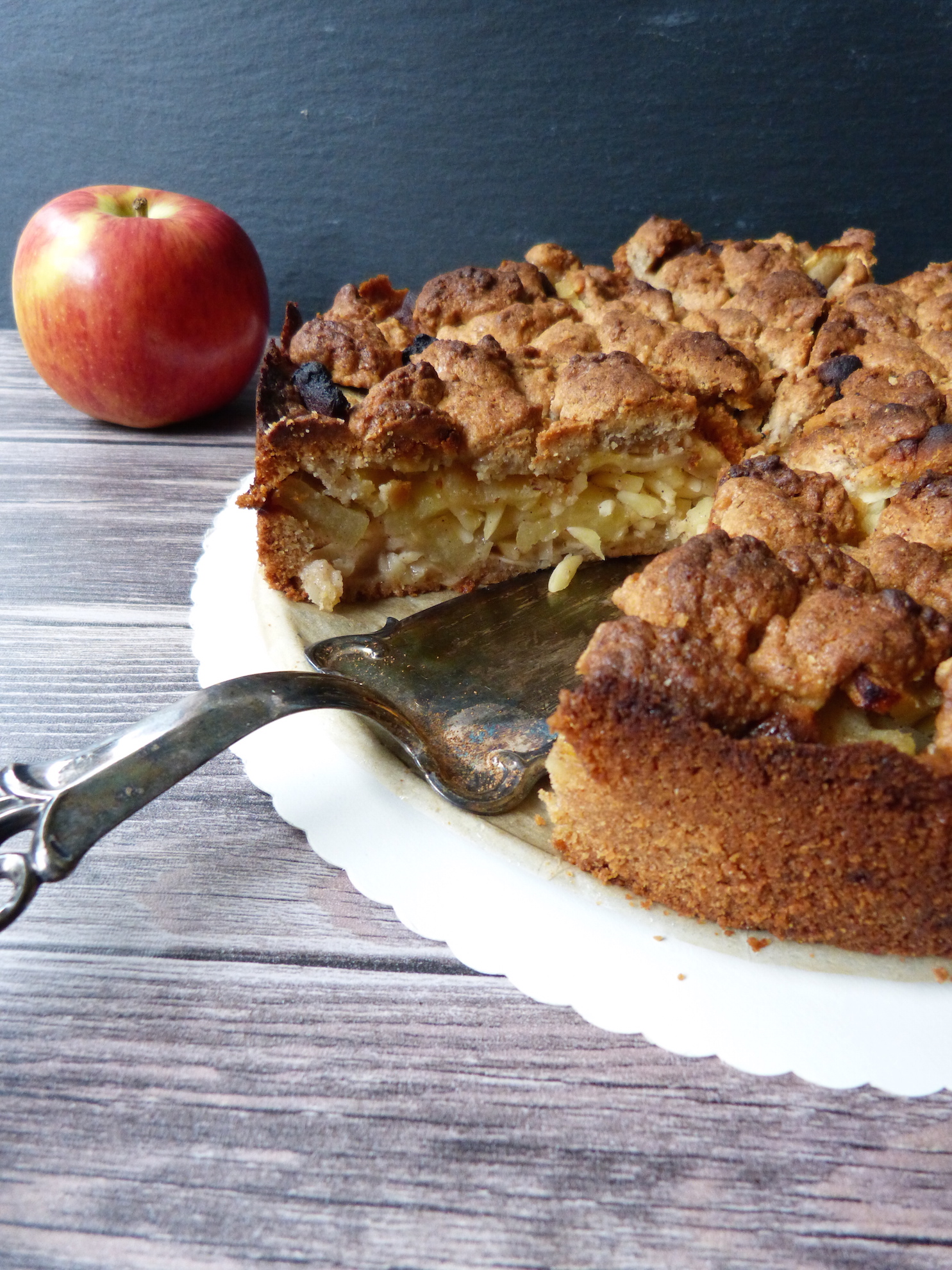 Leckerer Apfelkuchen mit Streuseln und Mandeln | Homemade Cupcakes &amp; more